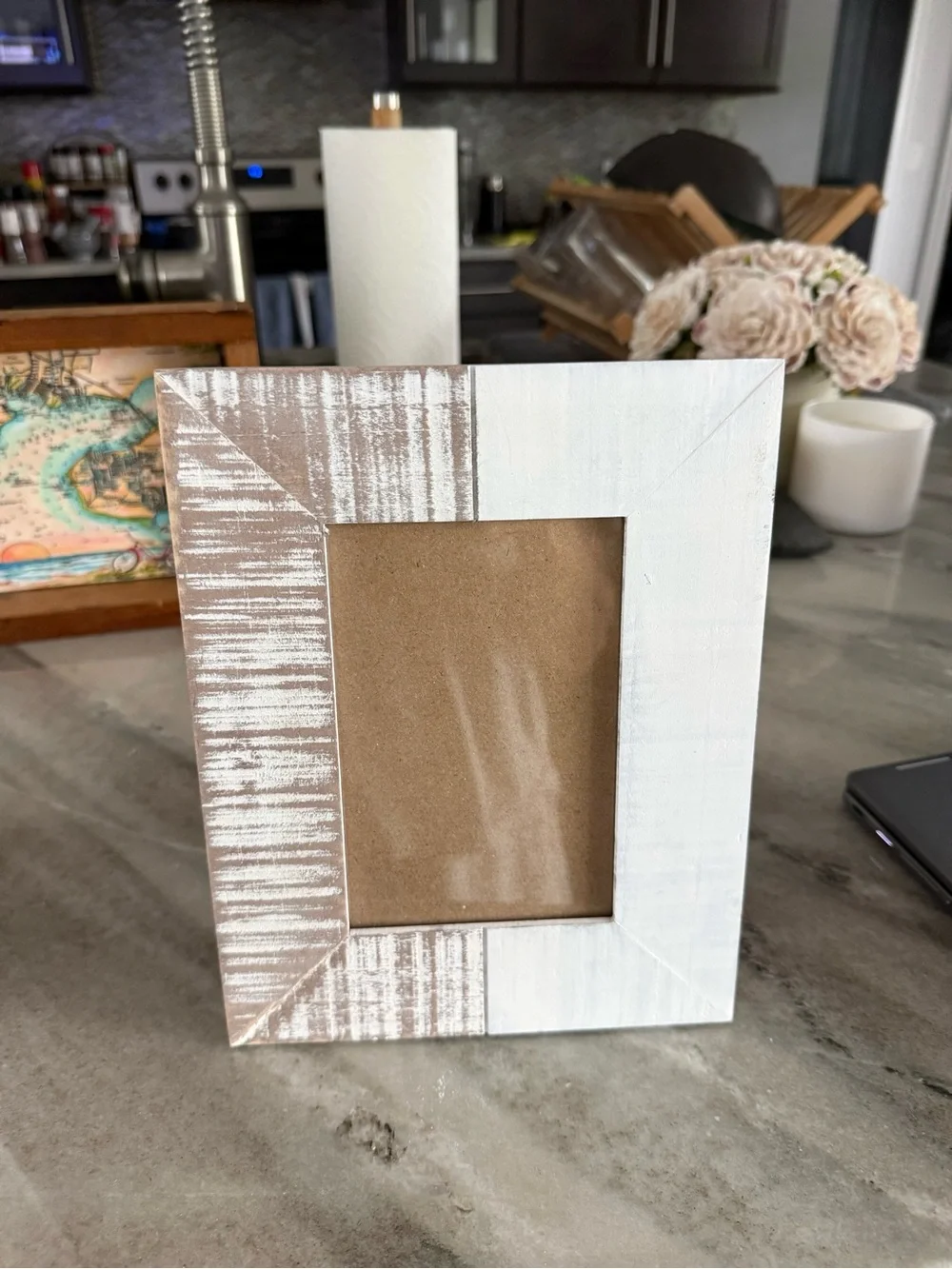 Rustic White and Distressed Brown Wood Photo Frame - 4x6, never used. 2 total av
